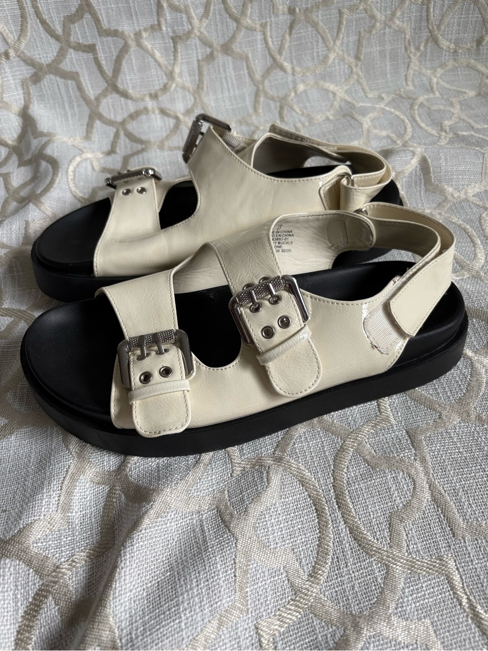 Old Navy Cream Leather Buckle Sandals